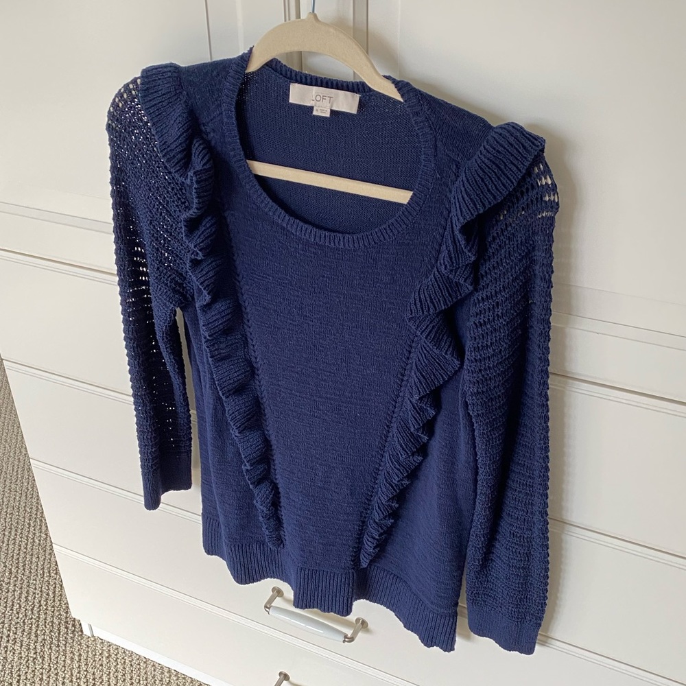 Ruffled navy sweater with knitted sleeves